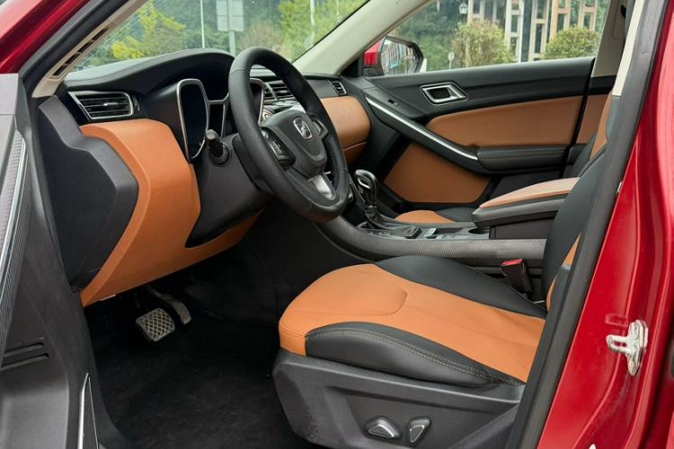 Used JMC Yusheng S330 2016 1.5L GTDi Automatic Two-Wheel Drive Fashion Edition
