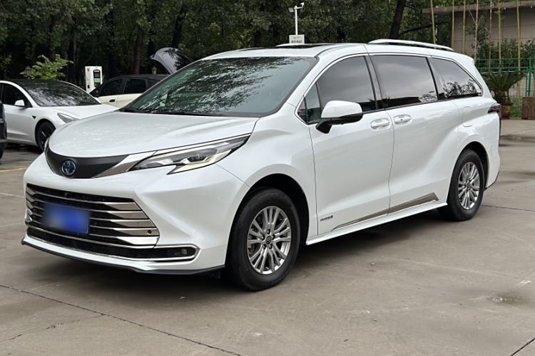 Used Toyota Sienna 2023 2.5L Hybrid Comfort Edition
