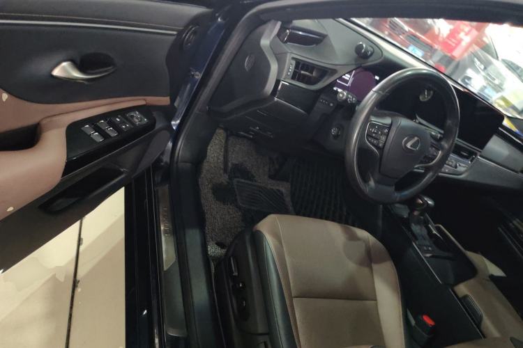 Used Lexus ES 2022 300h Excellence Edition
