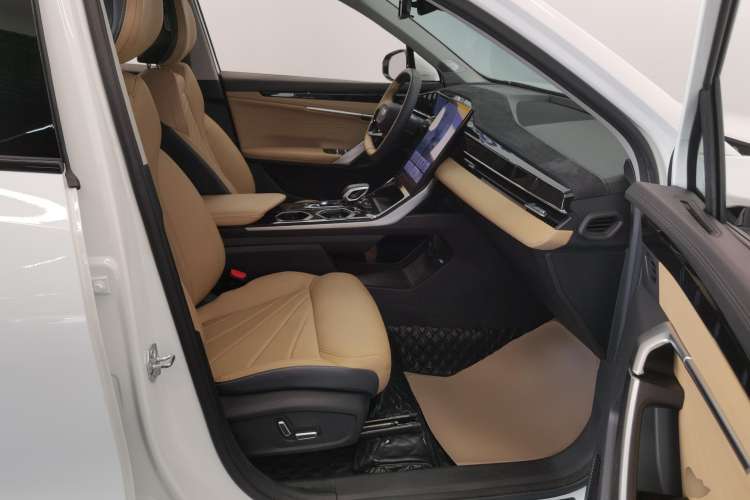 Used Geely Auto FX11 2023 2.0TD DCT Prestige Edition
