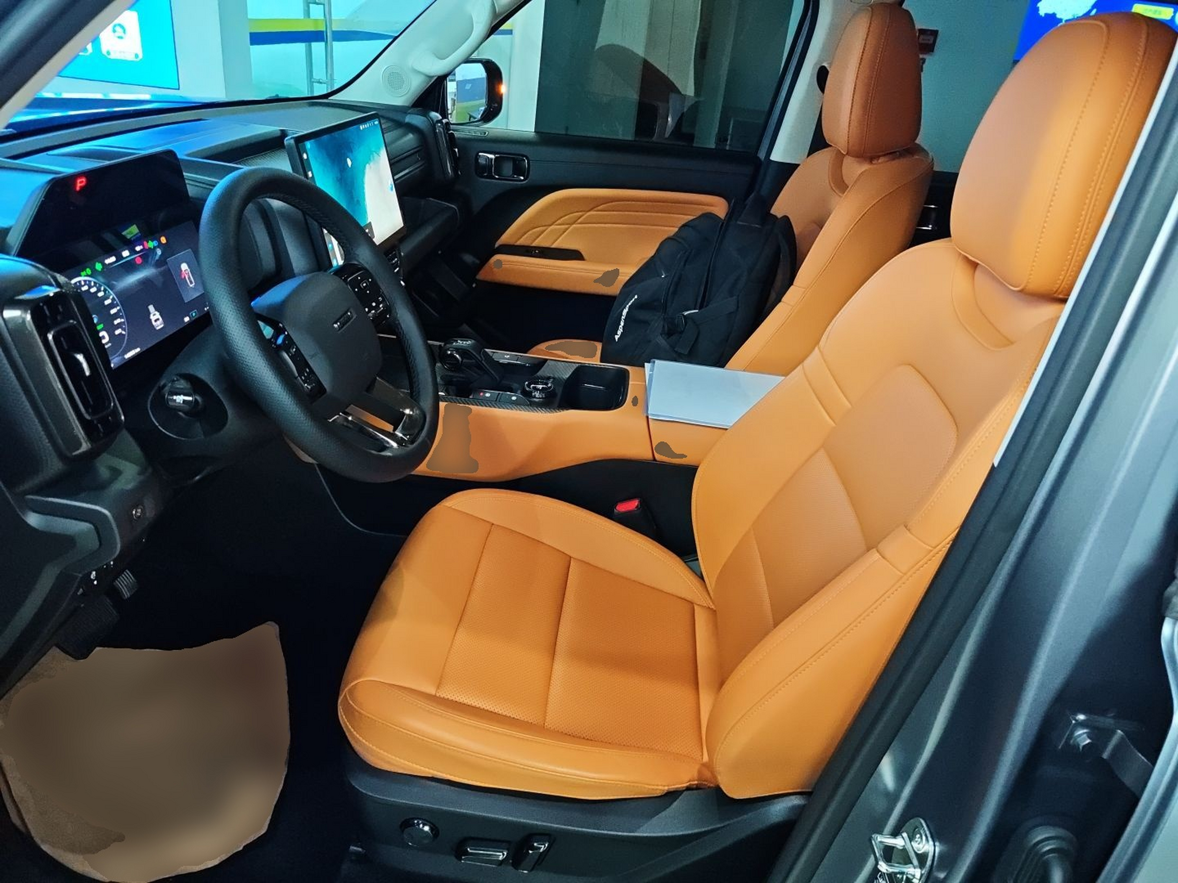 المقاعد الأمامية داخل السيارة