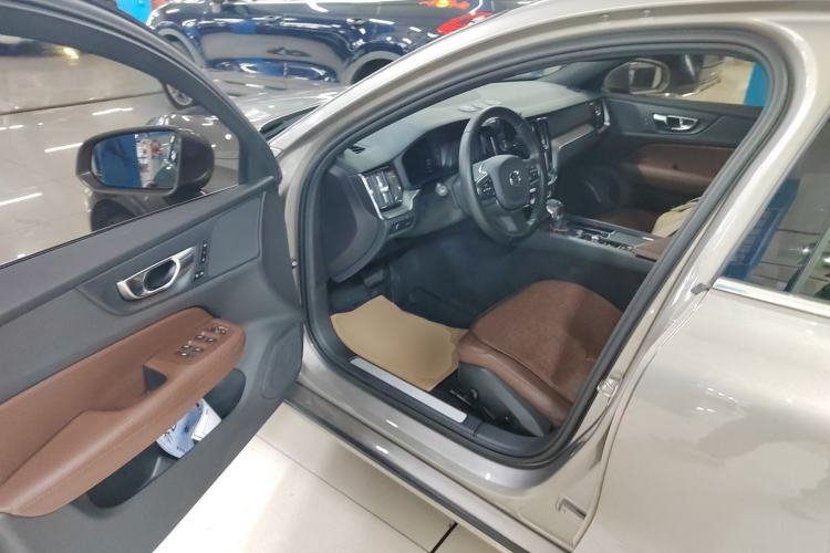 Used Volvo S60 2021 T4 Zhiyi Luxury Edition