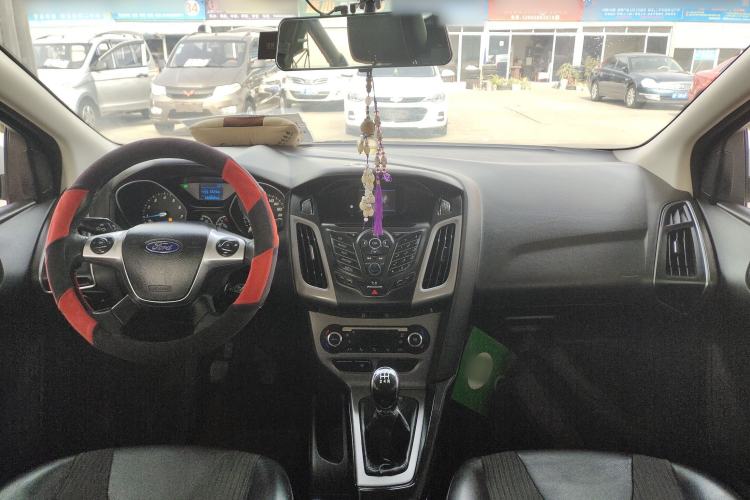 Used Ford Focus 2012 Sedan 1.6L Manual Fashion Edition