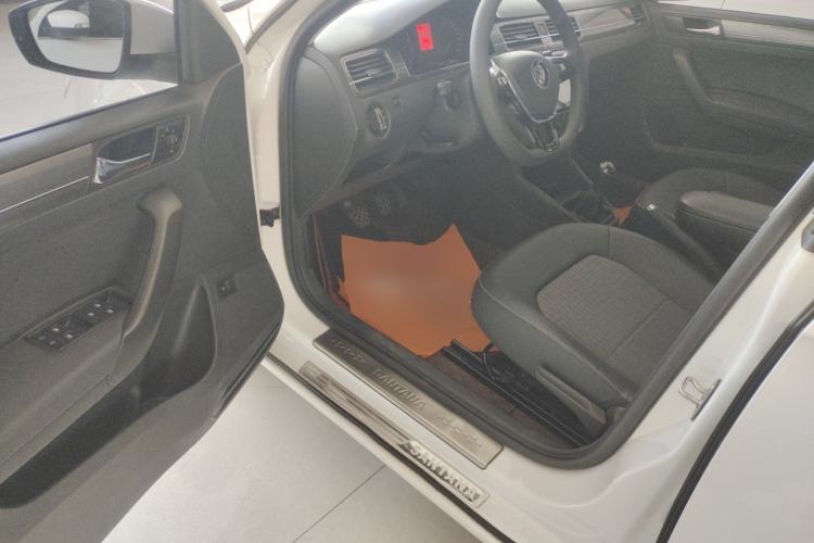 Used Volkswagen Santana 2016 1.6L Manual Comfort Edition
