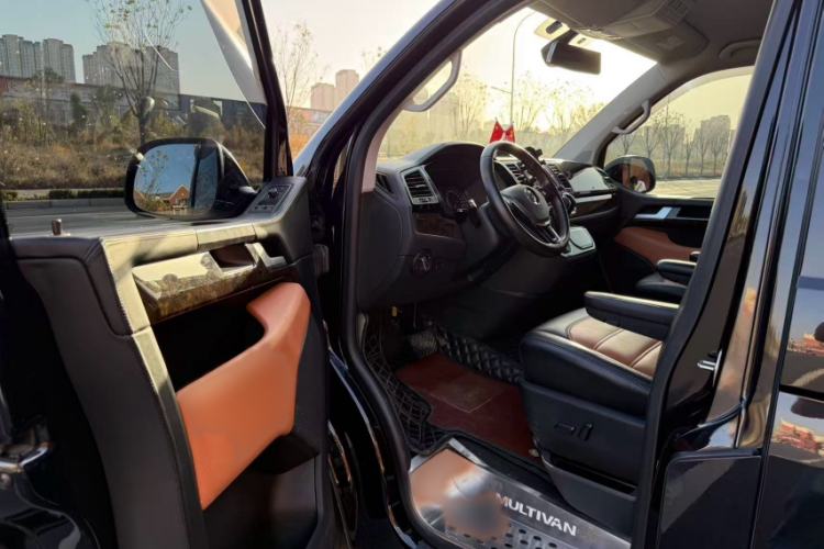 Used Volkswagen Multivan 2018 2.0 TSI Two-Wheel-Drive Luxury Edition 7 Seats
