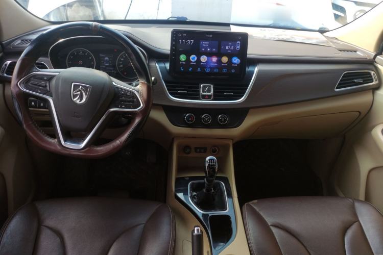 Used Baojun 730 2017 1.5T Manual Fashion Version 7 Seats China V Emission Standard
