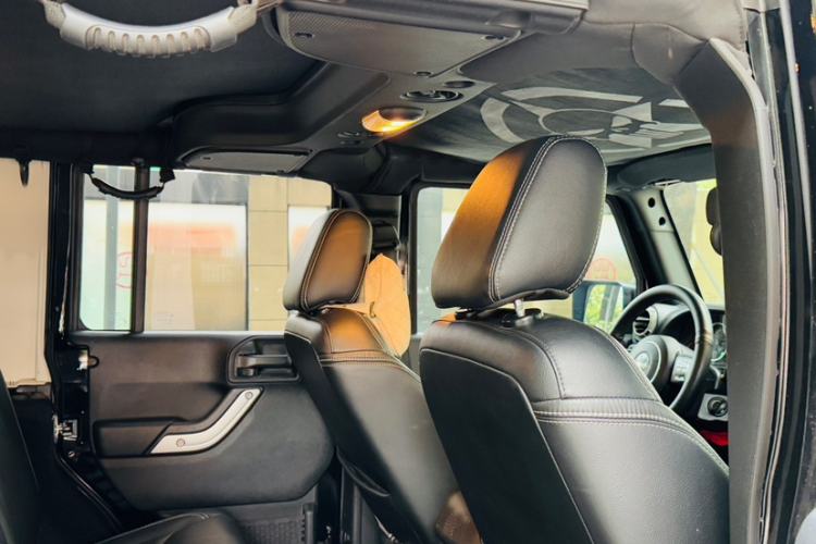 Used  Wrangler 2017 3.0L Sahara Four-Door Comfort Edition
