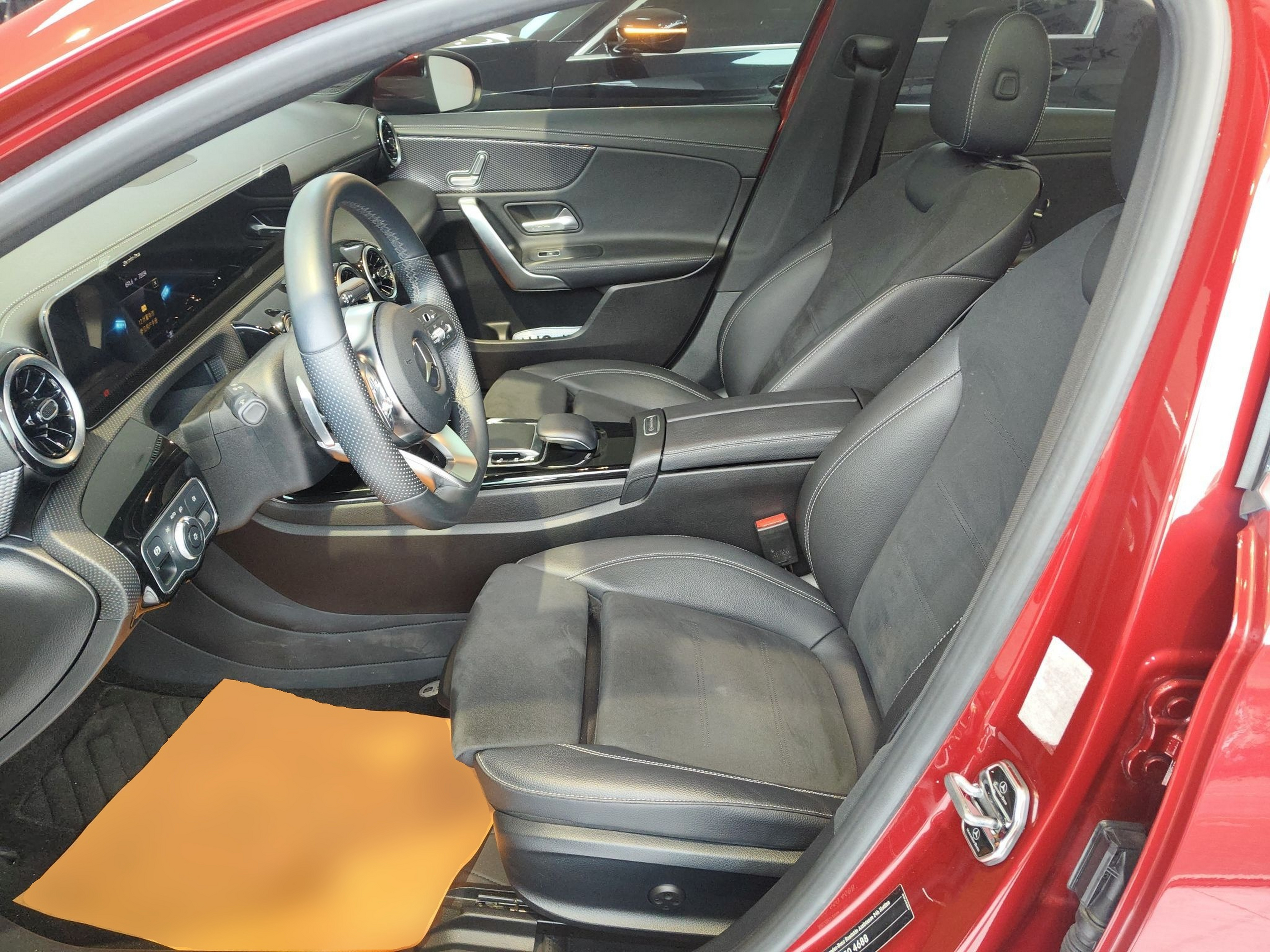 Переднее сиденье в автомобиле