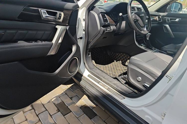 Used Haval H2 2016 Red Label 1.5T Automatic Two-Wheel Drive Prestige Model
