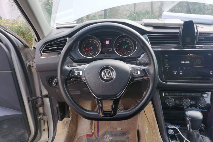 Used Volkswagen Tiguan L 2019 Updated Version 330TSI Automatic Two-Wheel Drive Panoramic Comfort Edition China VI Standard