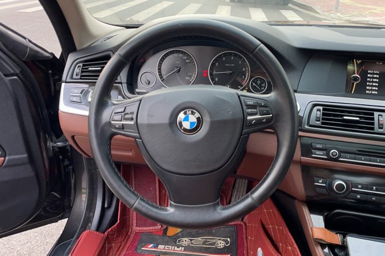 Used BMW 5 Series 2014 525Li Leading Model
