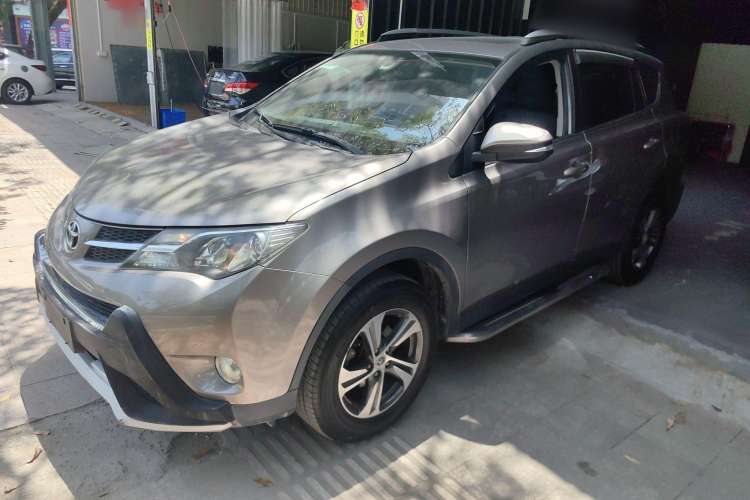 Used Toyota RAV4 2015 2.0L CVT Two-Wheel Drive Fashion Edition
