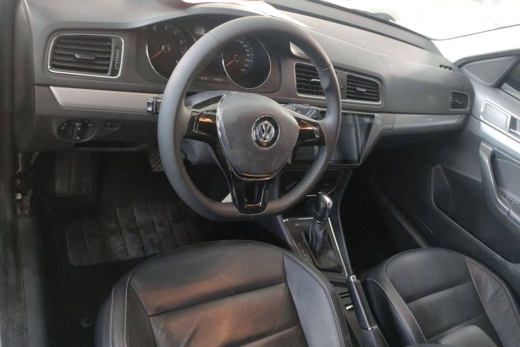 Used Volkswagen Gran Lavida 2015 1.6L Automatic Comfort Edition
