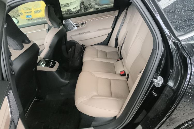 Used Volvo S90 New Energy 2026 Plug-in Hybrid Four-Wheel Drive Long-Range Luxury Smart Edition
