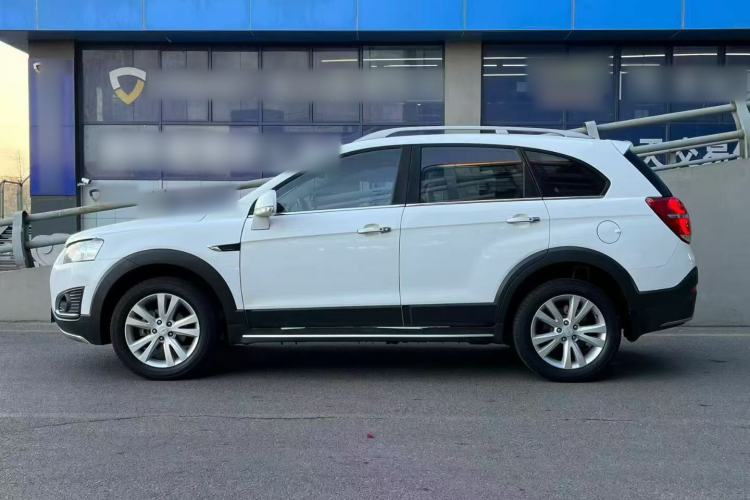 Used Chevrolet Captiva 2015 2.4L 4x4 Flagship Edition 7-Seater
