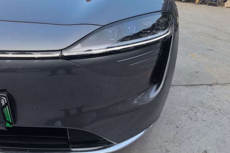 Used Hima Luxeed R7 2024 All-Electric 802 km Max
