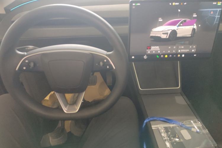 Used Tesla Model Y 2025 Long-Range All-Wheel-Drive Version