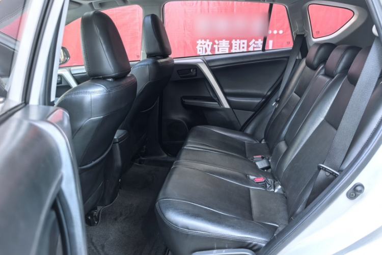 Used Toyota RAV4 2016 2.0L CVT Two-Wheel Drive Fashion Edition China V Standard
