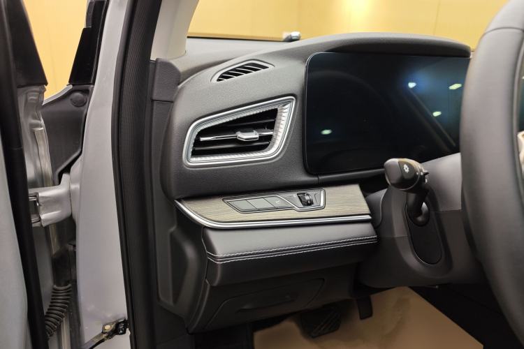 Used  E5 2023 1.5L DE-i 100KM Comfort Edition 7-Seater
