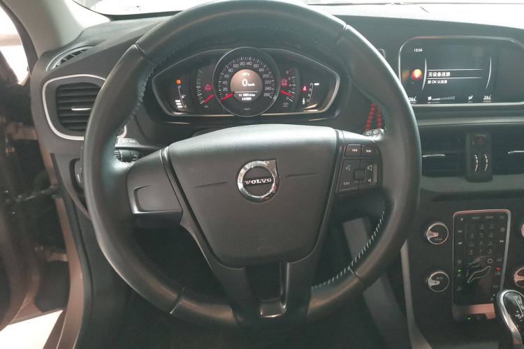 Used Volvo V40 2017 T3 Smart Edition
