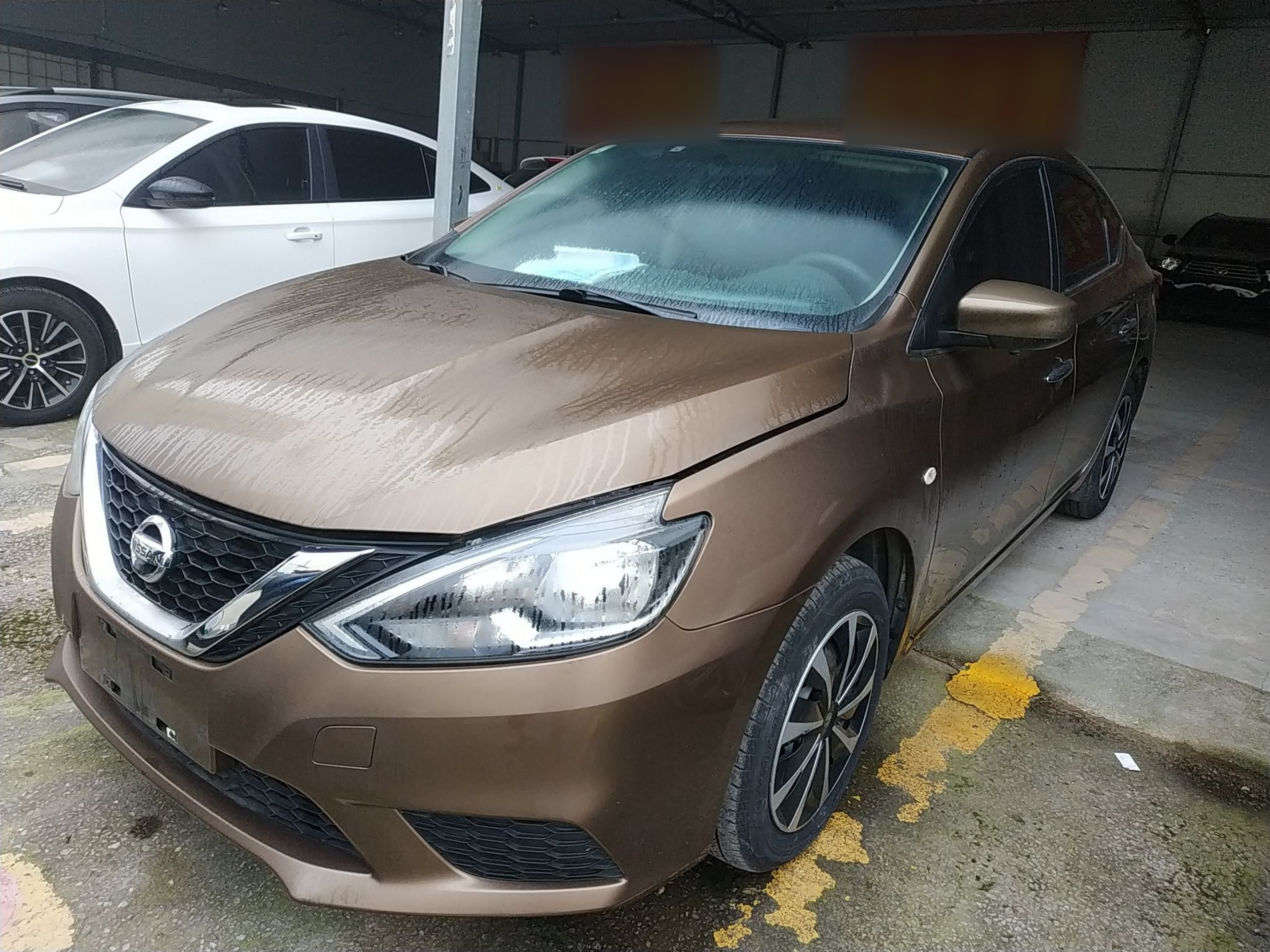 Под передней частью автомобиля