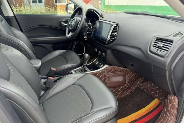 Used  Compass 2017 200T Automatic Enjoyment Version
