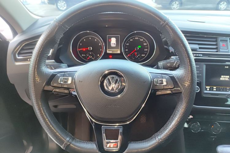 Used Volkswagen Tiguan L 2017 330TSI Automatic Two-Wheel Drive Comfort Edition
