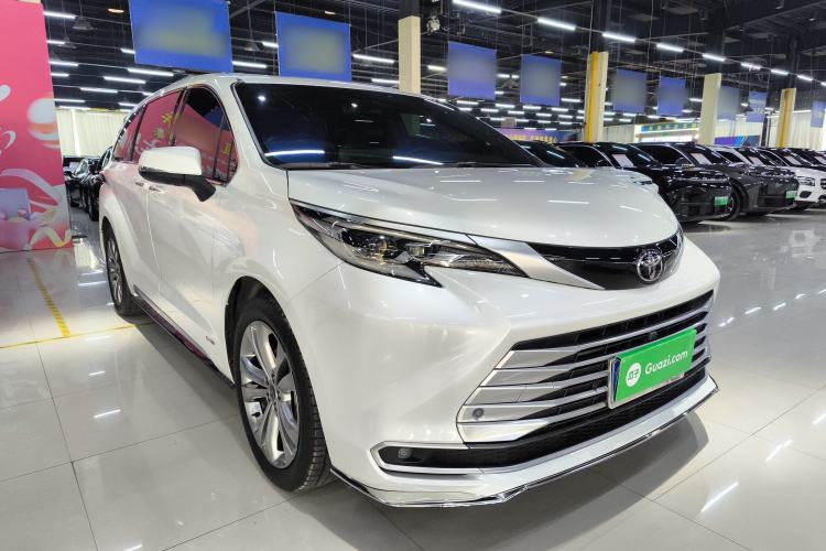 Used Toyota Sienna 2024 2.5L Hybrid Platinum Edition