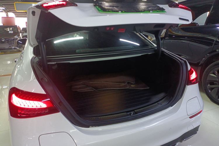 Used Mercedes-Benz E-Class New Energy 2021 E 350 e L Plug-in Hybrid Sports Sedan