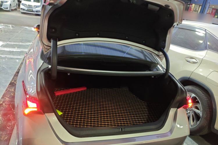 Used Toyota Avalon 2019 Dual-Engine 2.5L Luxury Edition China VI Standard