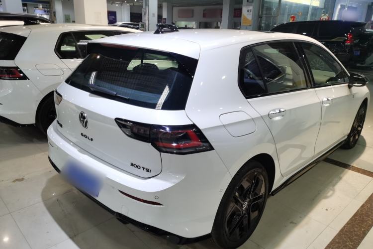 Used Volkswagen Golf 2025 300TSI R-Line
