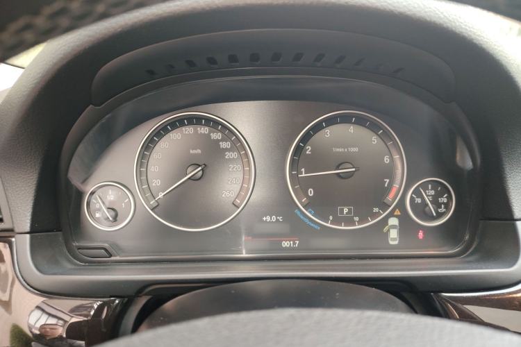 Used BMW 5 Series 2014 525Li Leading Model
