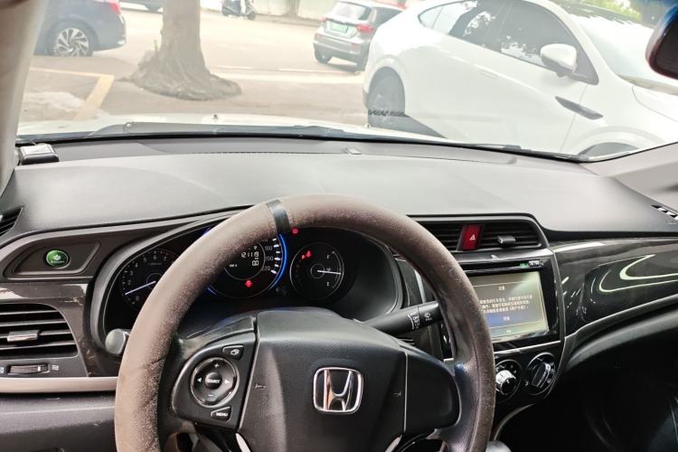 Used Honda Crider 2013 1.8L automatic luxury edition
