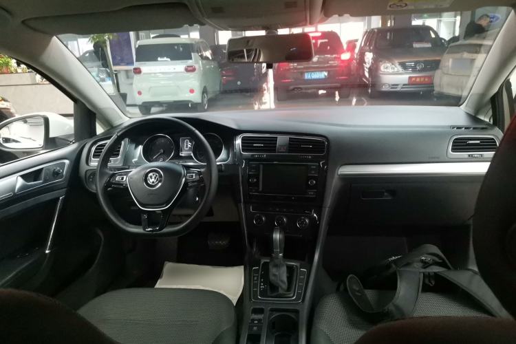 Used Volkswagen Golf 2018 230TSI Automatic Comfort Model
