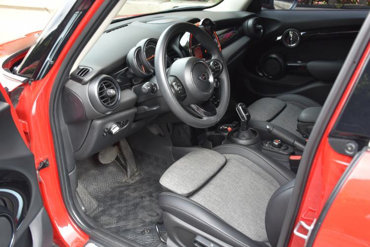 Used  MINI 2019 1.5T COOPER Classic Edition Five-Door Version
