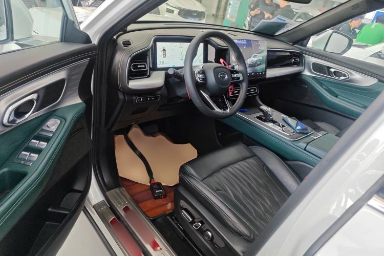 Used GAC Trumpchi GS8 2022 Linghang Series 2.0 TGDI Two-Wheel-Drive Luxury Smart Connectivity Version (7 Seats)
