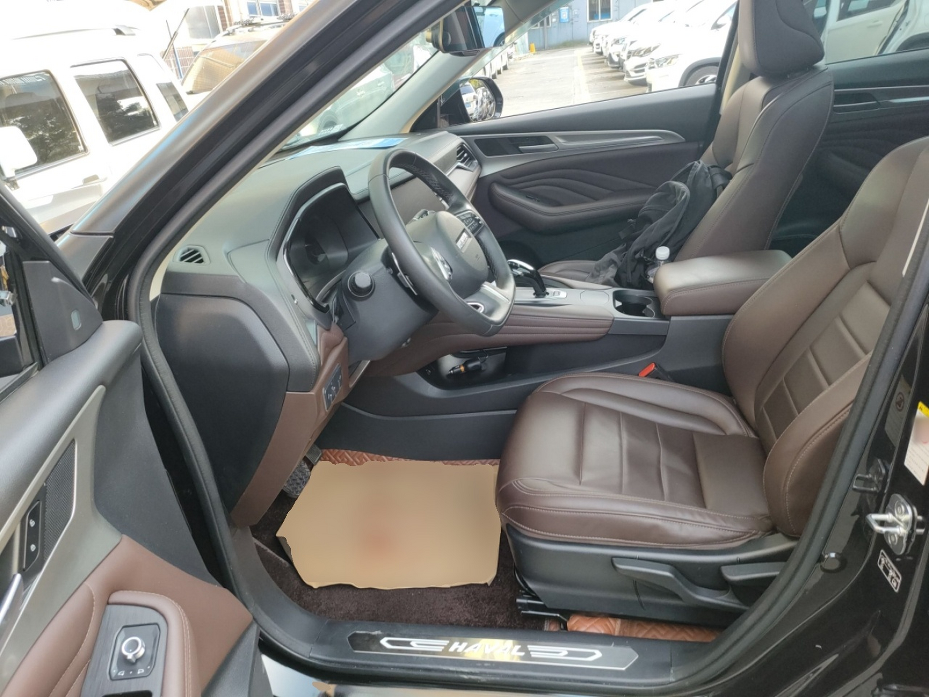 المقاعد الأمامية داخل السيارة