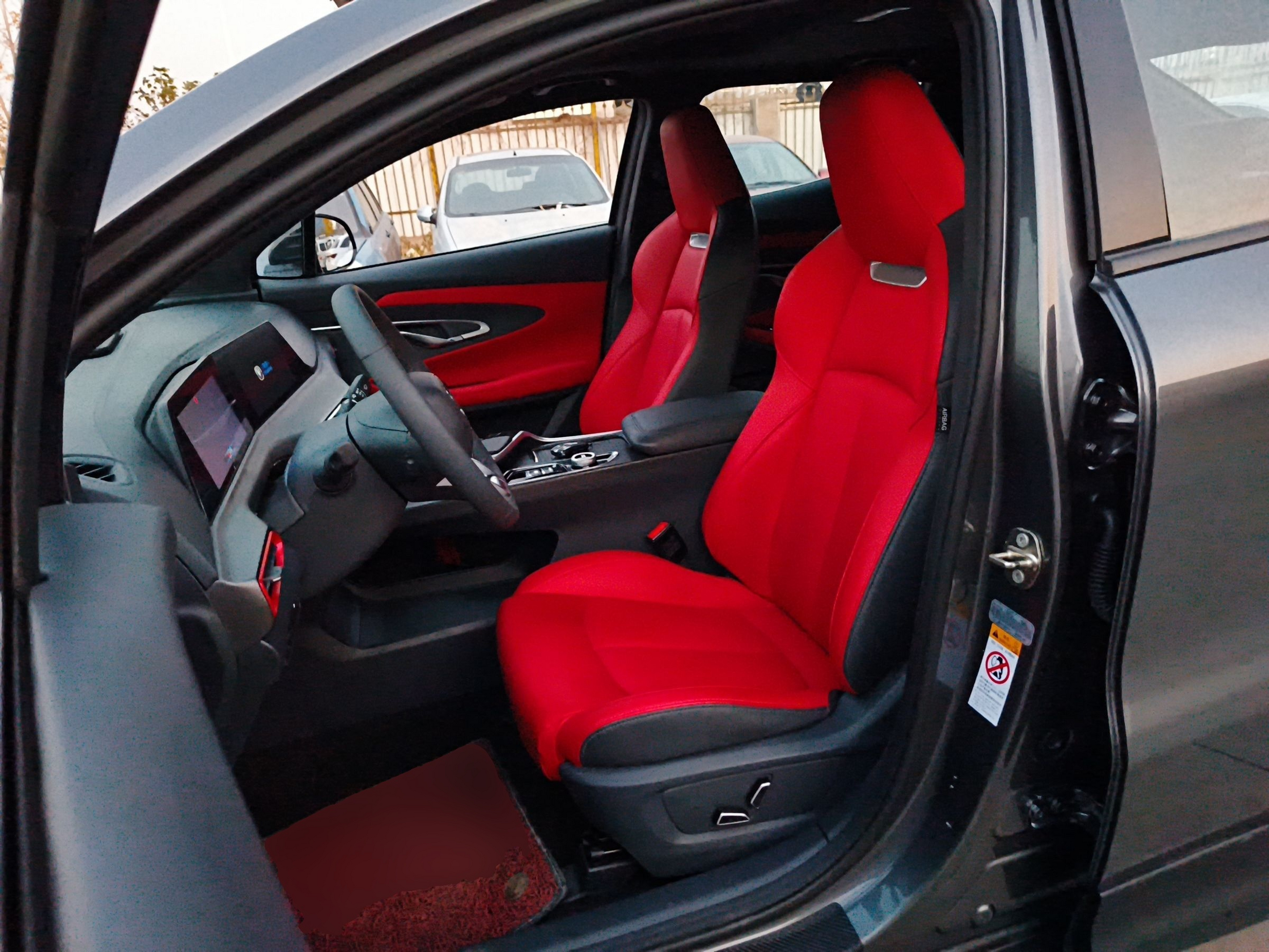 Переднее сиденье в автомобиле