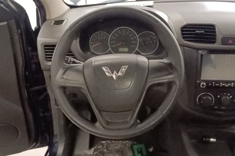 Used Wuling Hongguang 2014 1.5L Base Version
