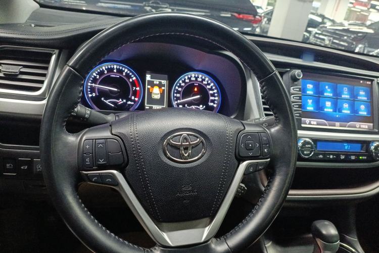 Used Toyota Highlander 2018 2.0T Four-Wheel Drive Luxury Version 7 Seats China VI Standard
