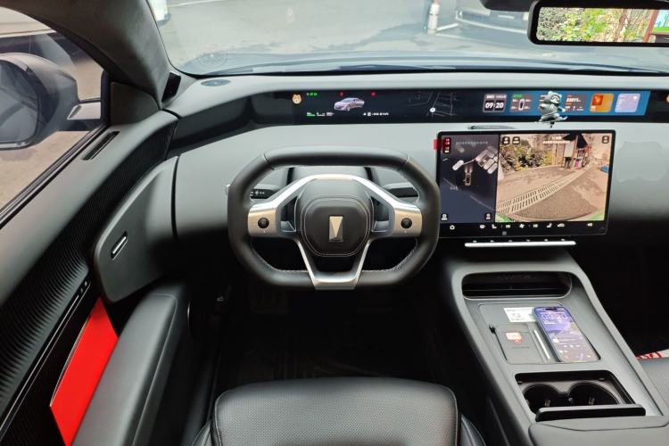 Used  12 2023 700 Three-Laser Rear-Wheel Drive Luxury Edition
