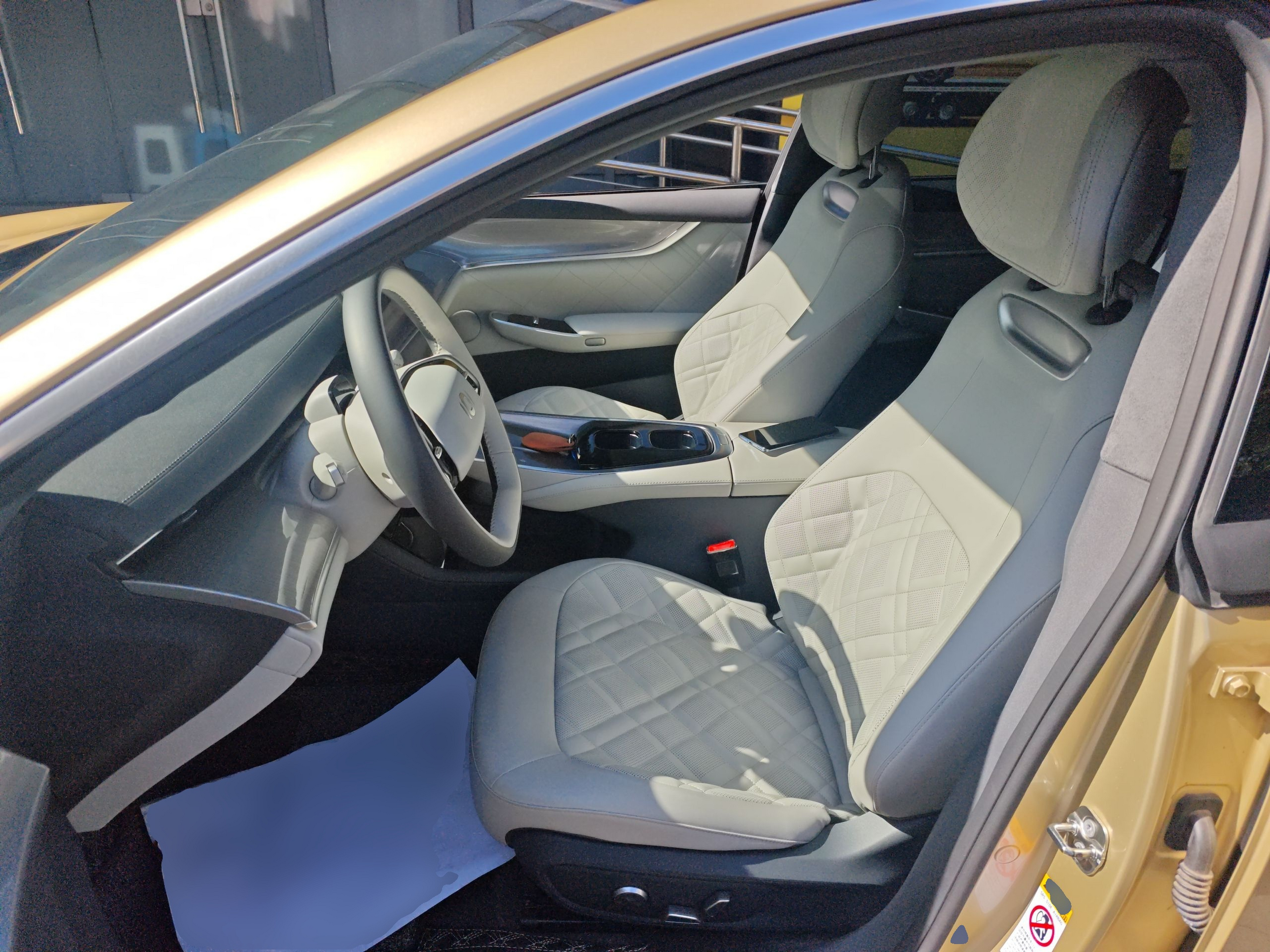 Переднее сиденье в автомобиле