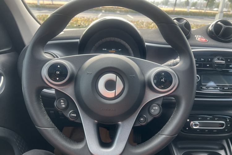 Used  forfour 2016 1.0L 52 kW Passion Edition
