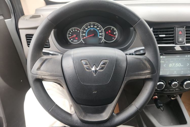 Used Wuling Rongguang V 2016 1.5L Standard Version
