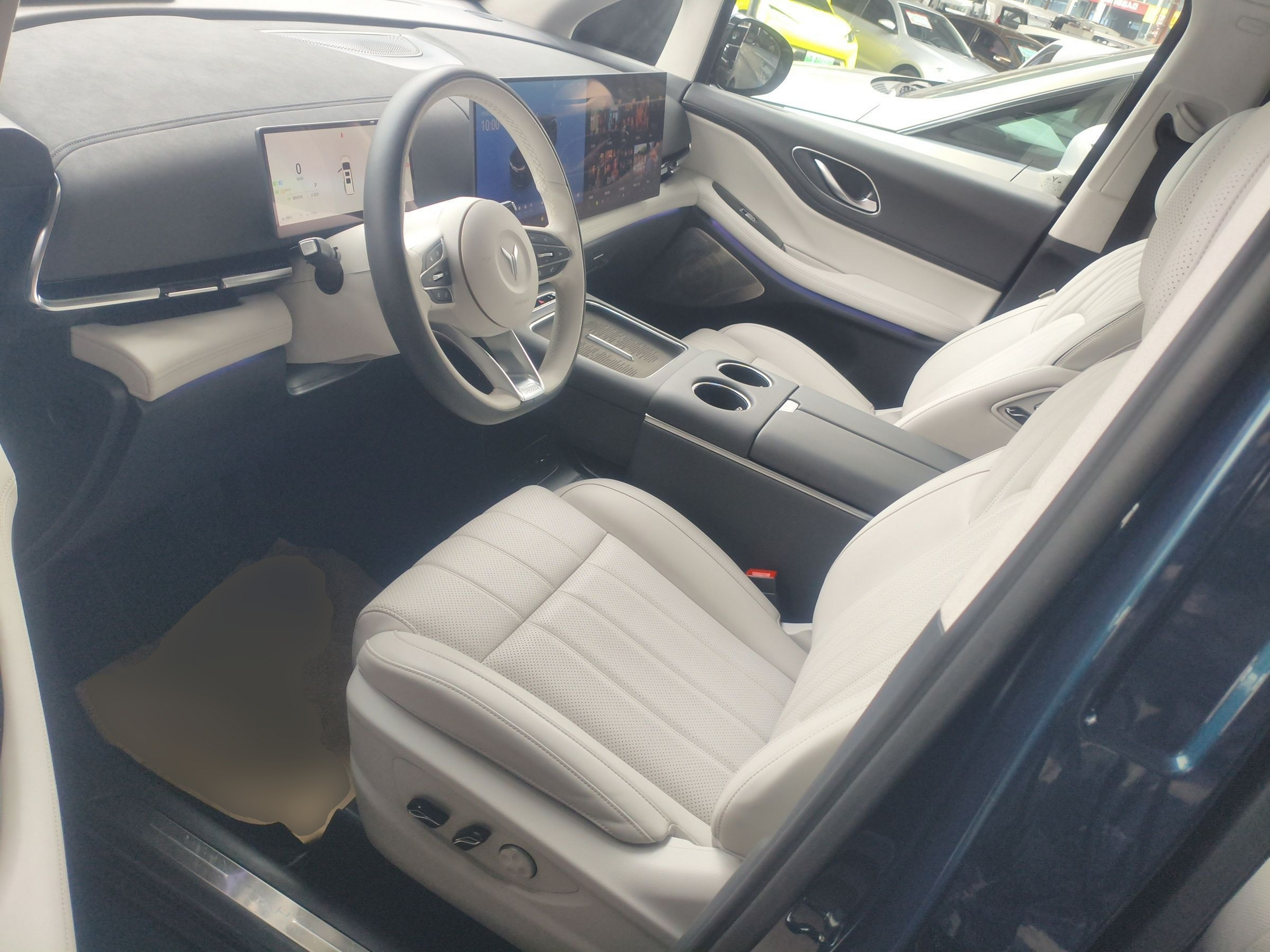 Переднее сиденье в автомобиле