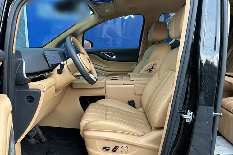 Used VOYAH Dream 2025 PHEV Four-Wheel Drive Prestige Kunpeng Edition
