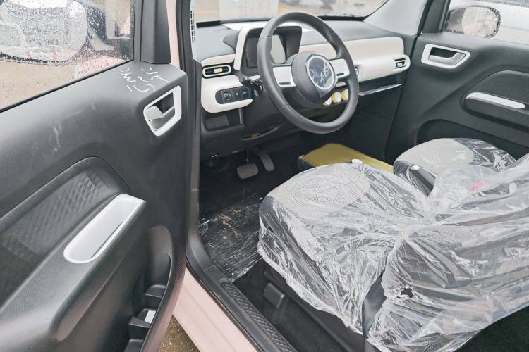 Used Wuling Hongguang MINIEV 2024 3rd Generation 215km Youth Edition
