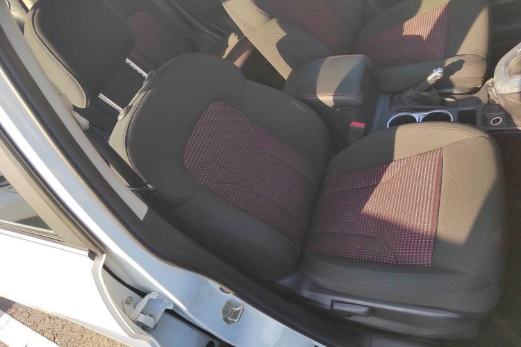 Used Haval M6 2018 Revised Version 1.5T DCT Two-Wheel Drive Urban Style
