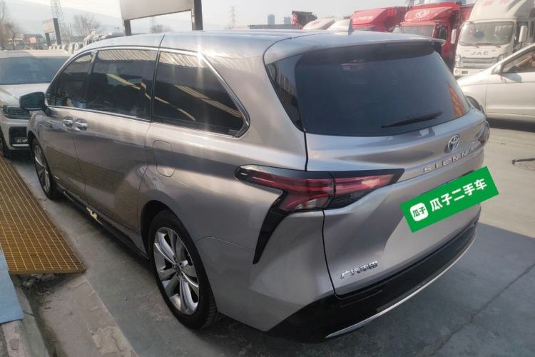 Used Toyota Sienna 2021 2.5L Hybrid Premium Edition
