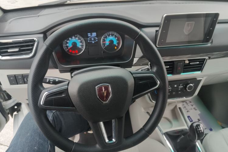 Used Jinbei New Hiace X30L 2024 Champion Edition Van 2/5 Seats Front-Mounted Air Conditioning